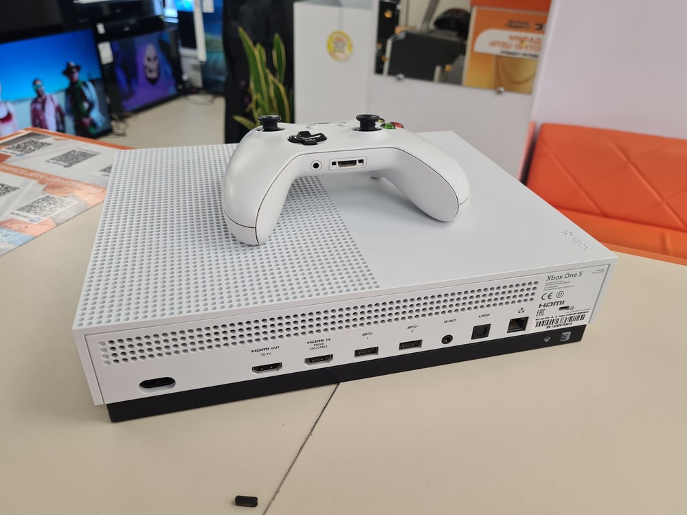 Игровая приставка Xbox One S 1TB