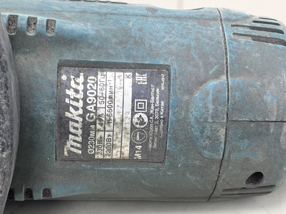 Угловая шлифмашина Makita GA9020