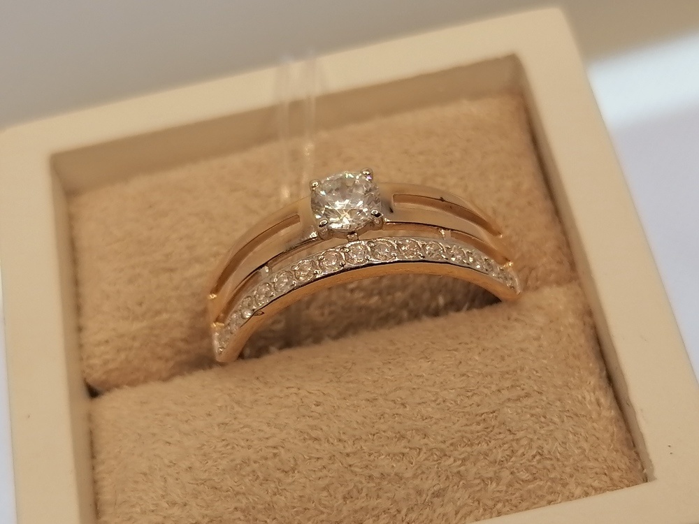 КОЛЬЦО С КАМНЯМИ (Au 585)