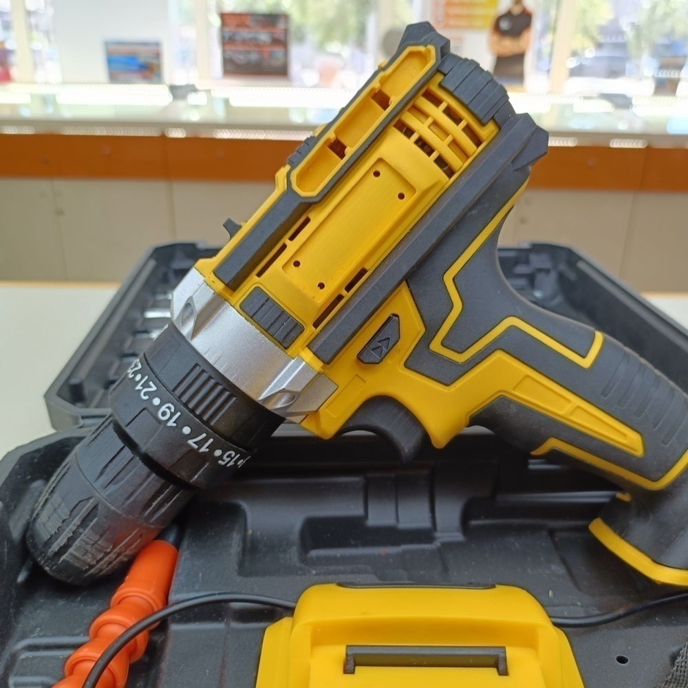 Шуруповерт Dewalt NoName