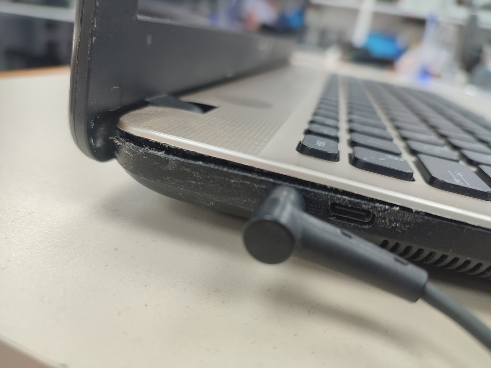 Ноутбук ASUS; Celeron N3060, HD Graphics, 4 Гб, 240 Гб, Нет