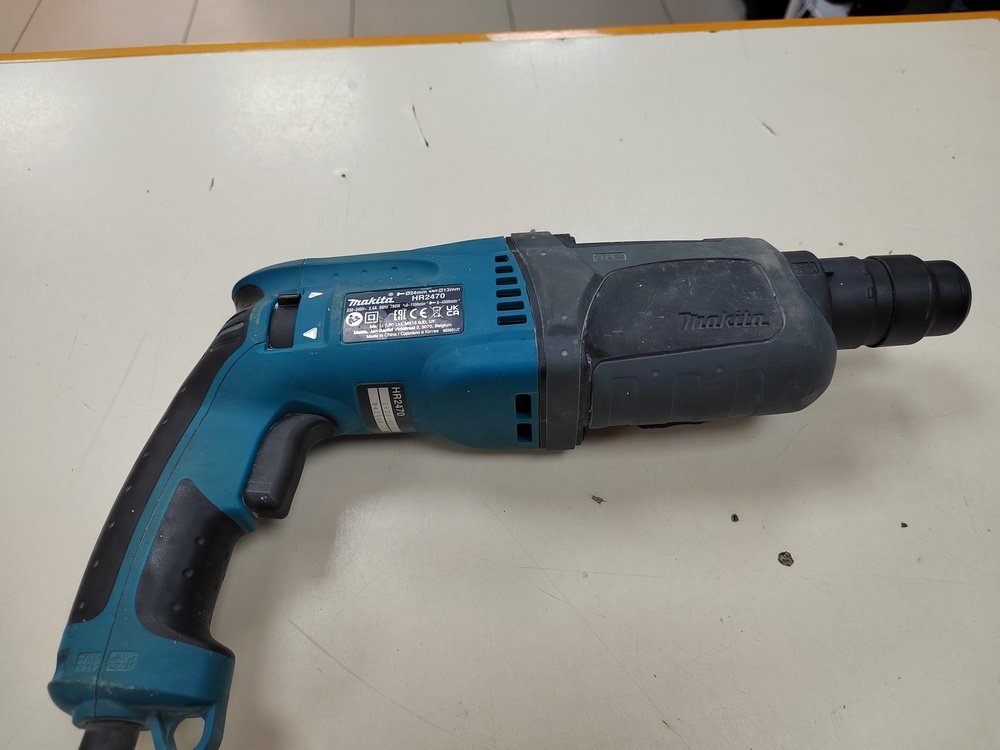Перфоратор Makita HR2470