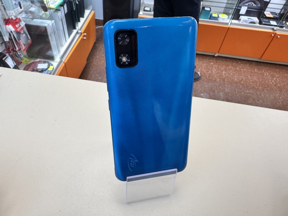 Смартфон Itel A17