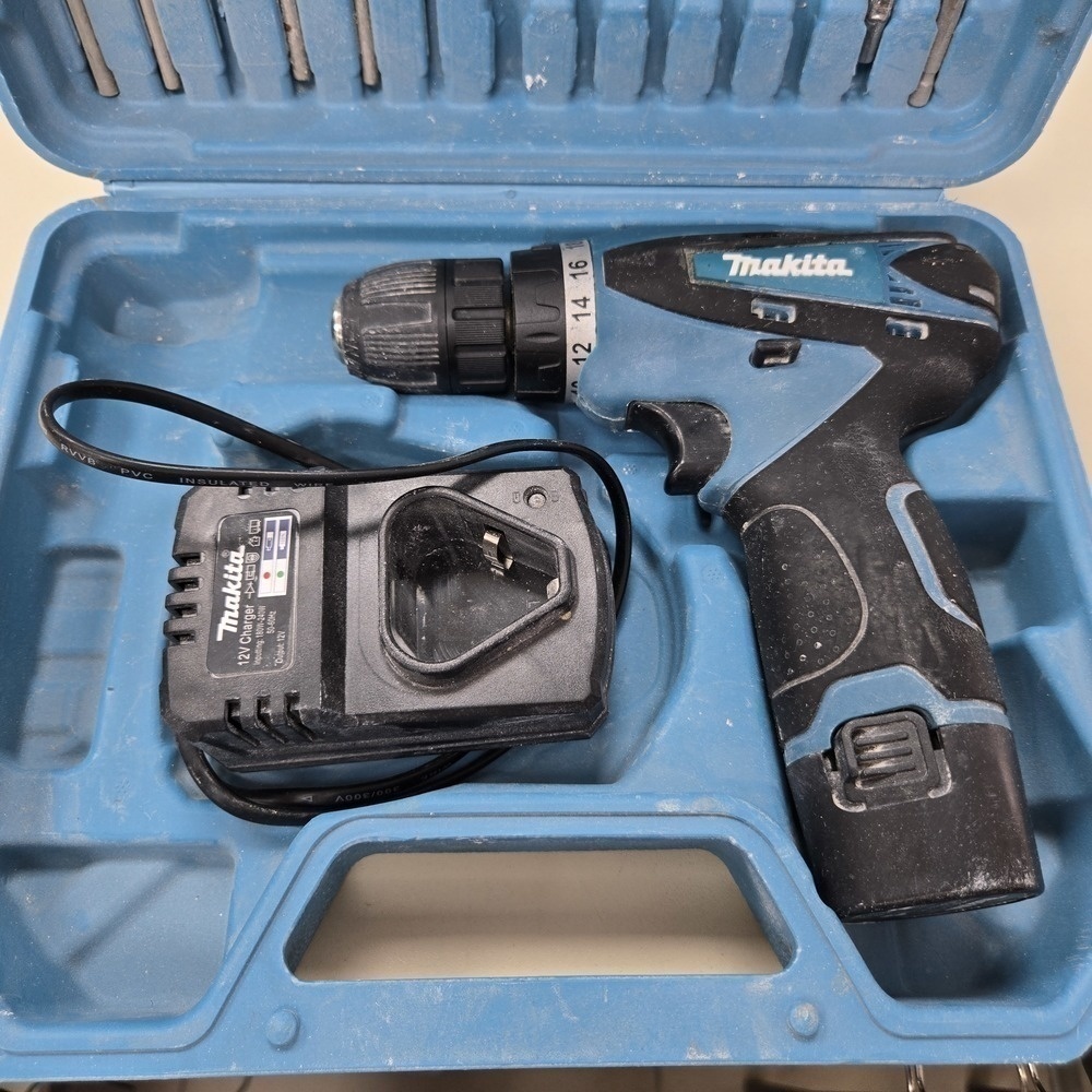 Шуруповерт Makita DF330DWE;