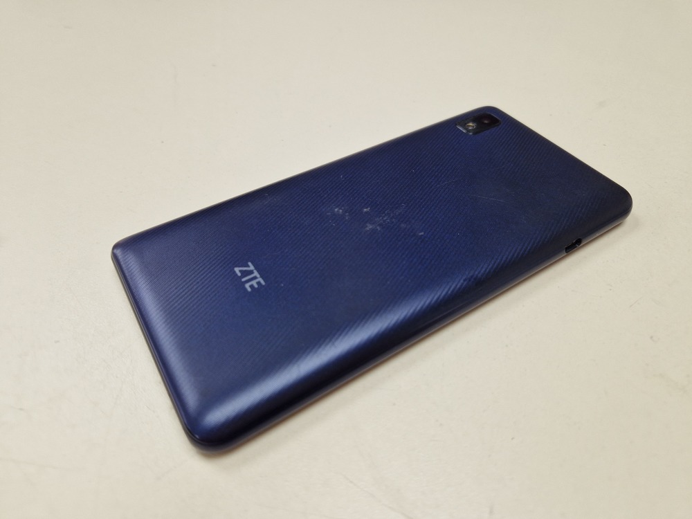 Смартфон ZTE Blade L210