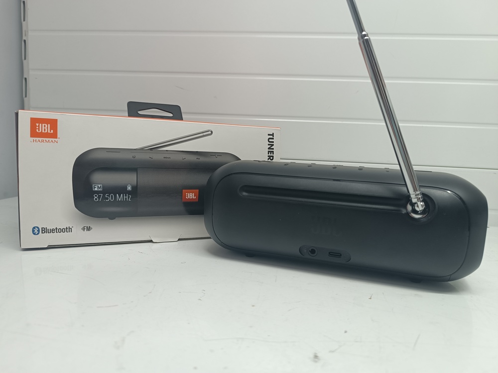 Портативная акустика JBL Tuner FM