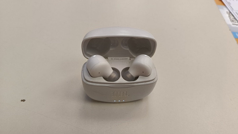Наушники беспроводные JBL Tune 215 TWS;