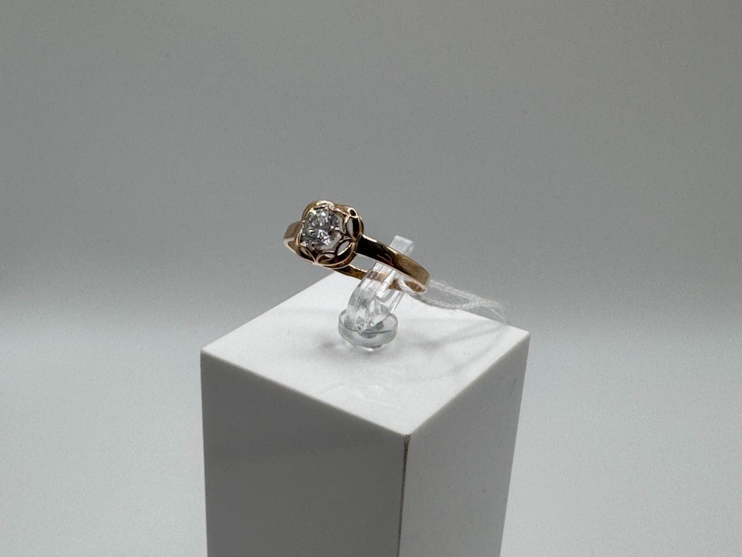 КОЛКМ585 КОЛЬЦО С КАМНЕМ (Au 585)