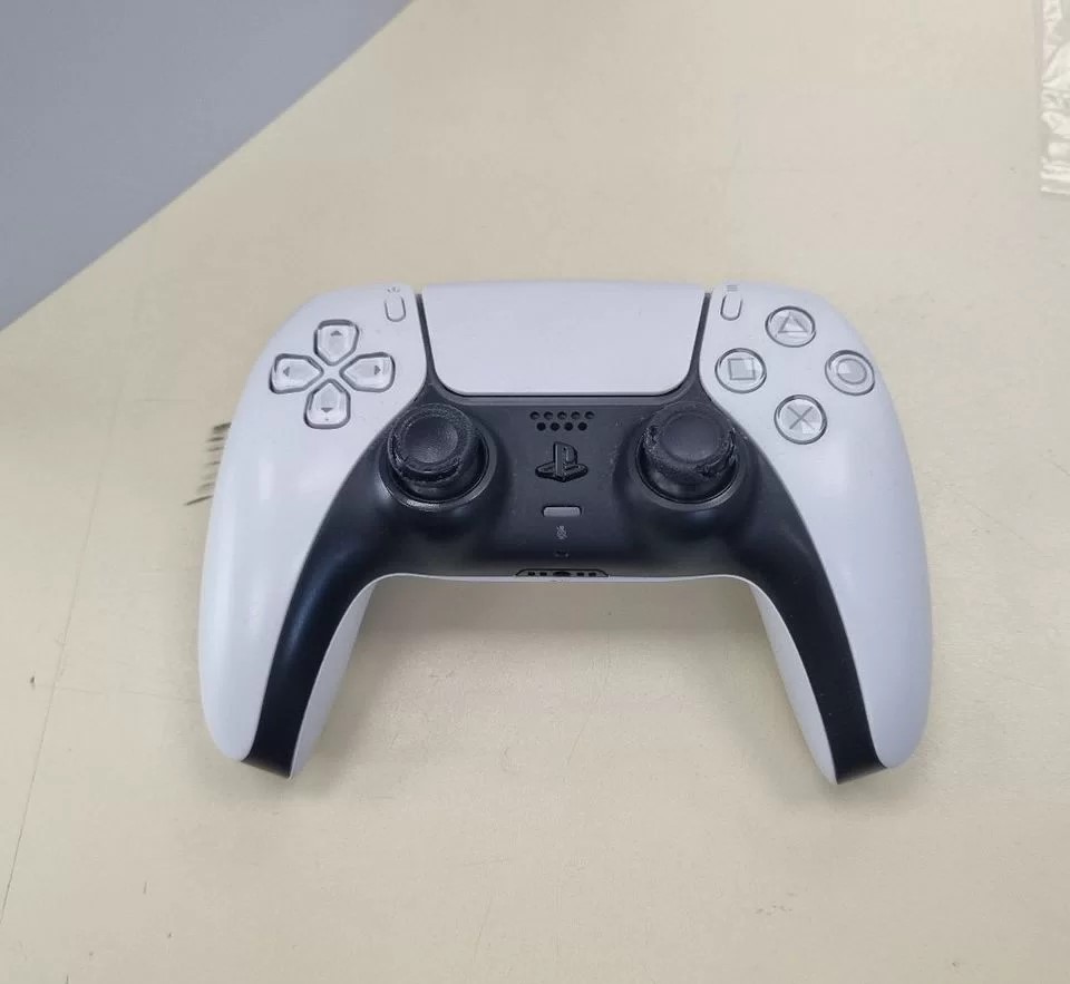 Игровая приставка PlayStation 5 825Gb (С дисководом) Игровая приставка PlayStation 5 825Gb (С дисководом)