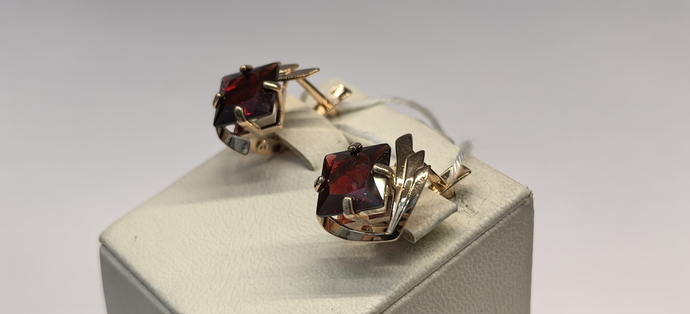 СКМ585 СЕРЬГИ С КАМНЕМ (Au 585)