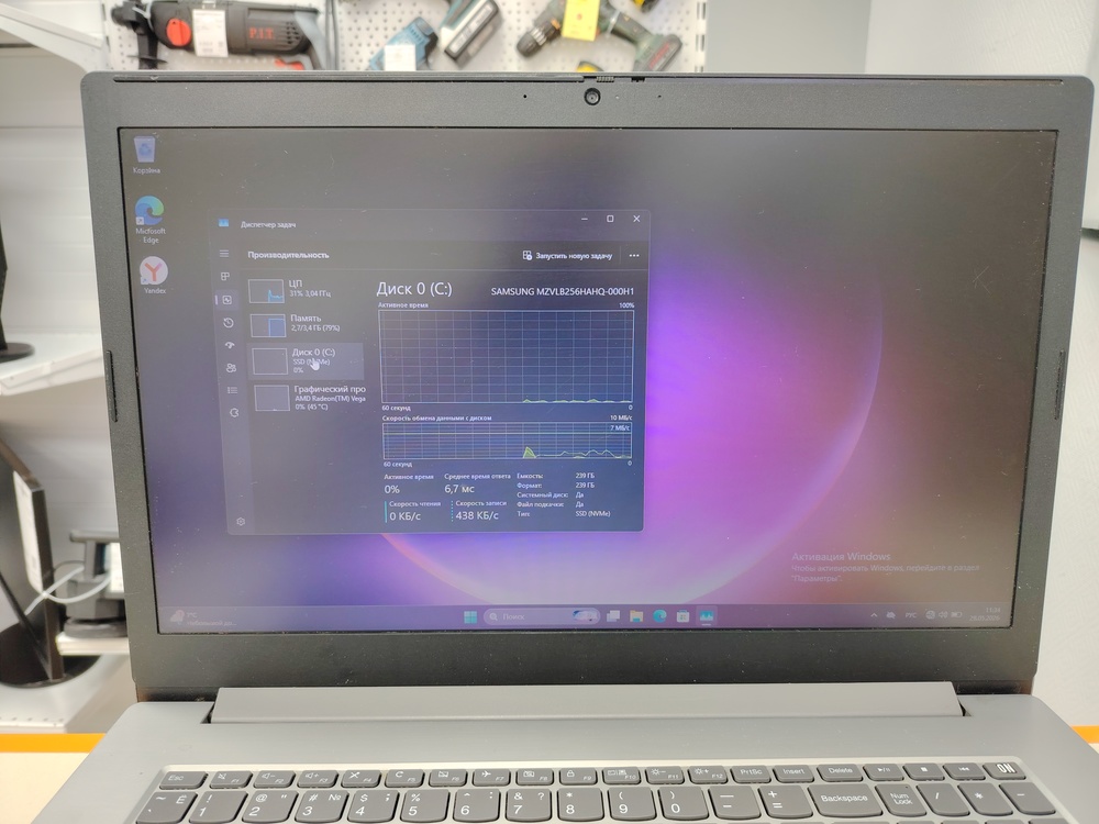 Ноутбук Lenovo V320; Athlon 300U, Radeon Vega 3, 4 Гб, 256 Гб, Нет