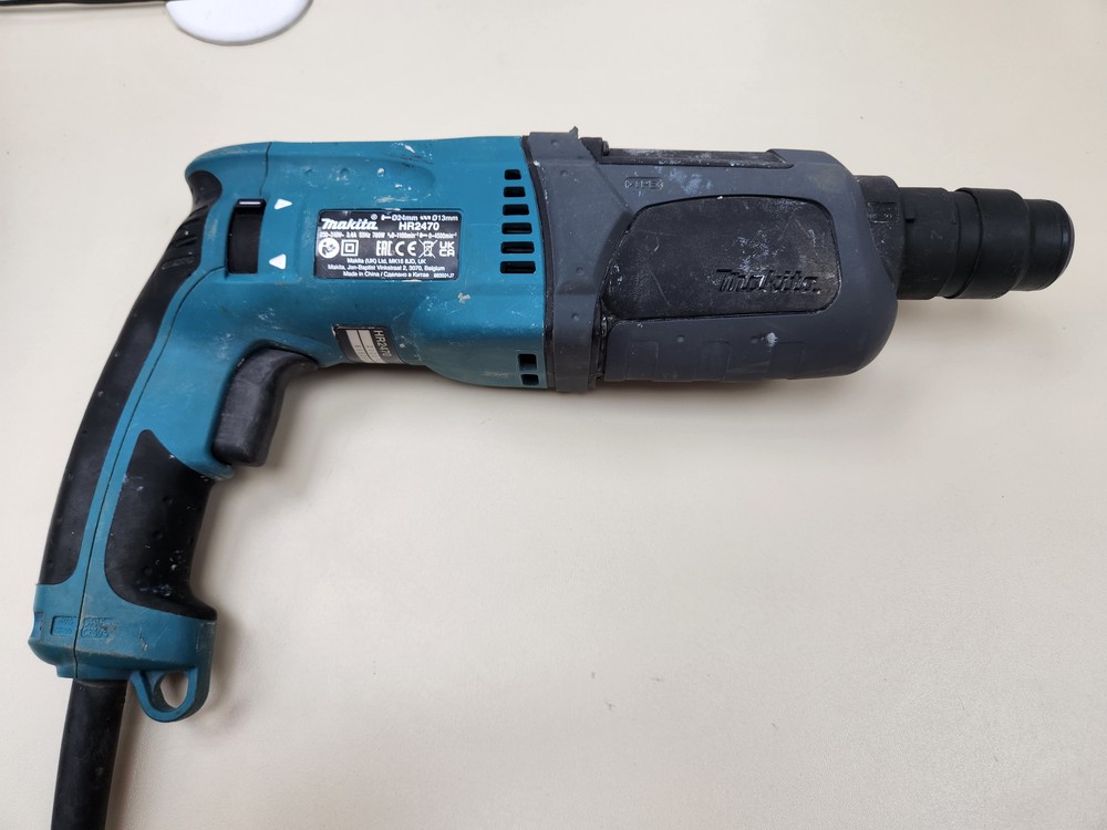 Перфоратор Makita HR 2470