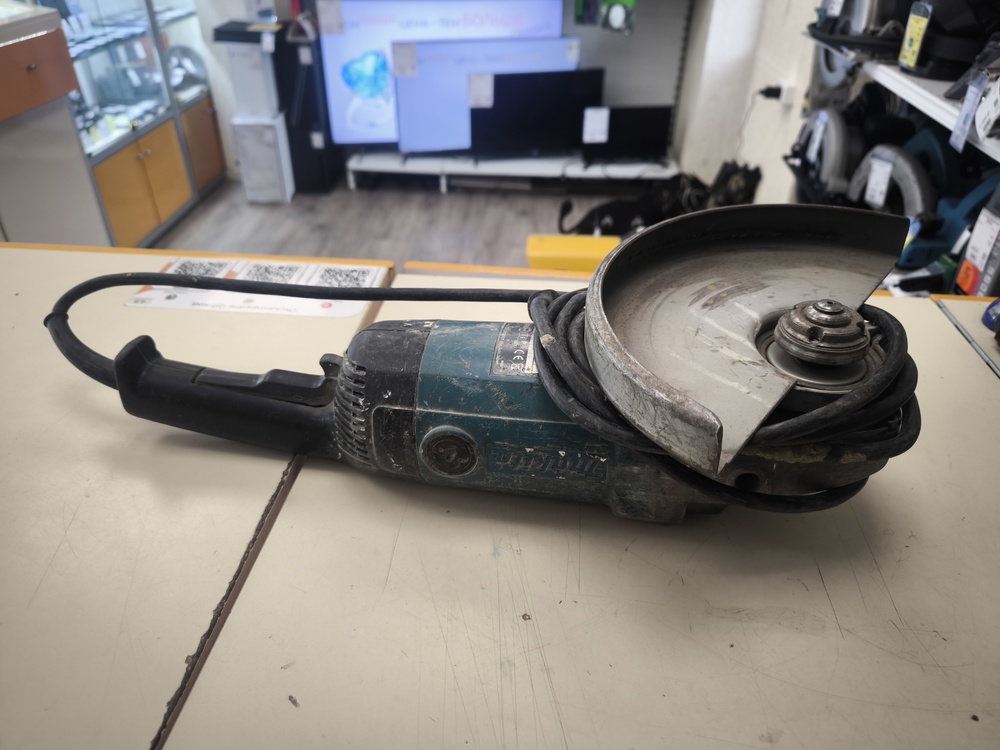 Угловая шлифмашина Makita 9069S