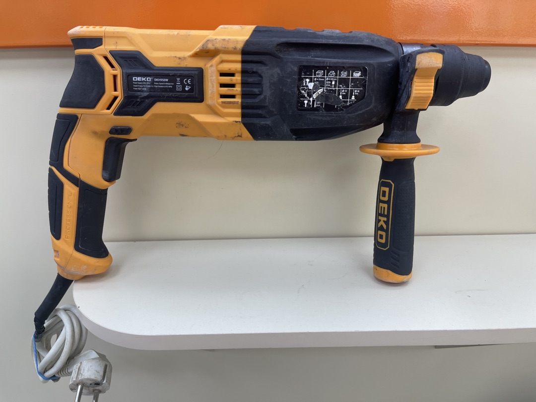 Перфоратор Deko DKH950W