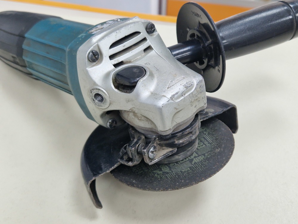 Угловая шлифмашина Makita GA4530