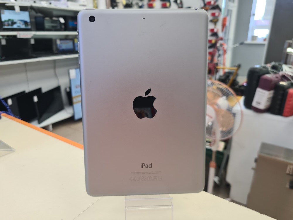 Планшет Apple iPad mini 3 64 ГБ A1599 (Wi-Fi)