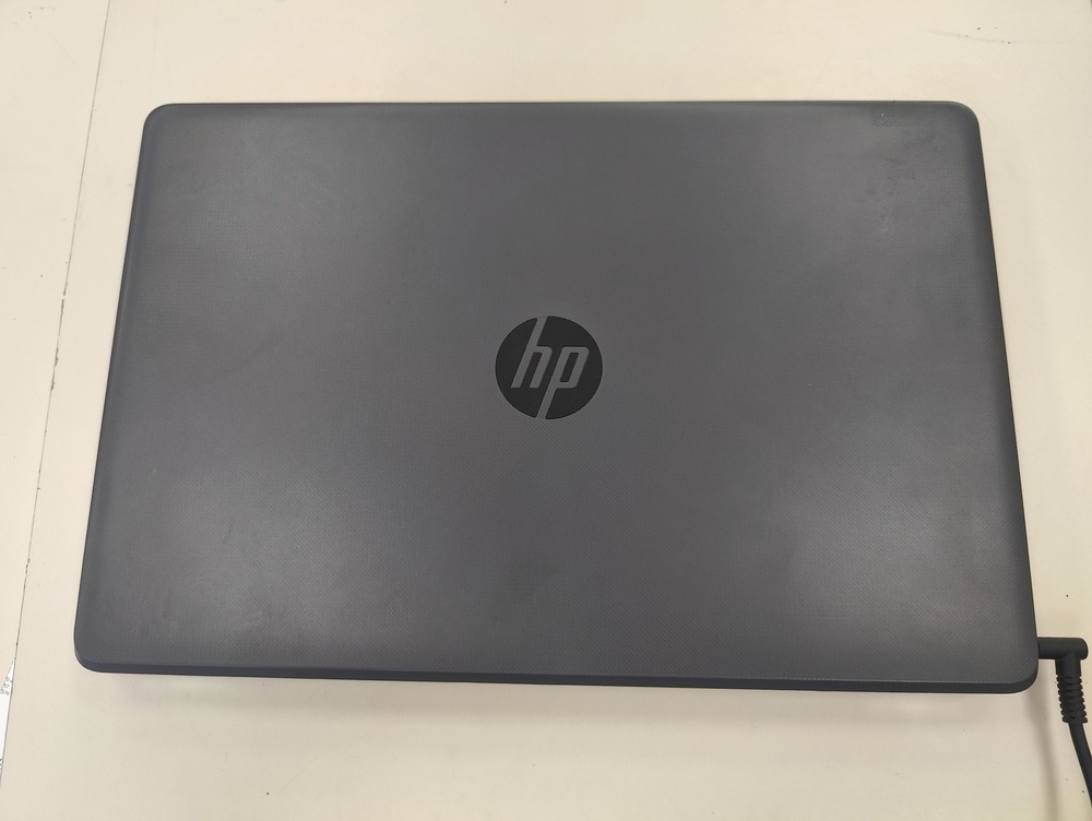 Ноутбук HP; Core i3-6006U, Radeon 520, 4 Гб, 1 Tb