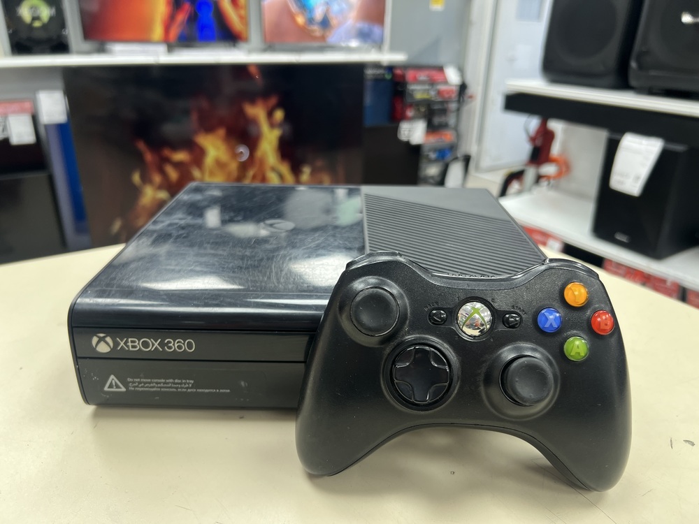 Игровая приставка Xbox 360;
