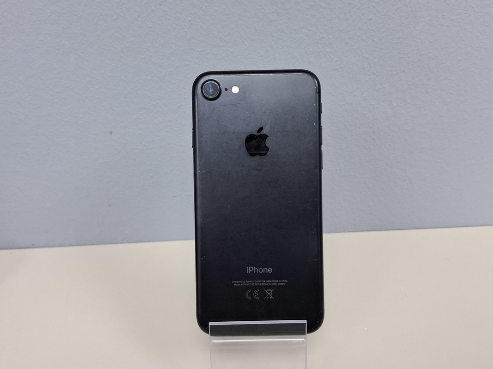 Смартфон Apple iPhone 7 32Gb