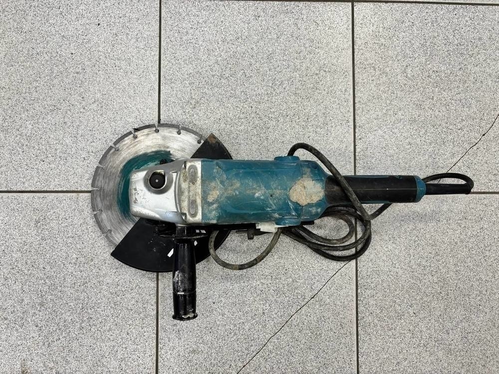 Угловая шлифмашина Makita GA9050