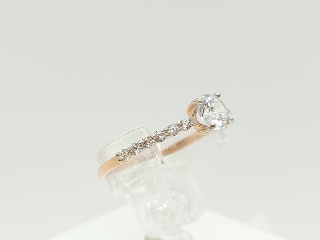 КОЛЬЦО С КАМНЯМИ (Au 585)