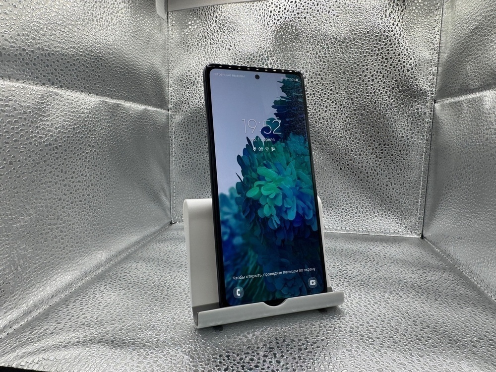 Смартфон Samsung Galaxy S20 FE 6/128