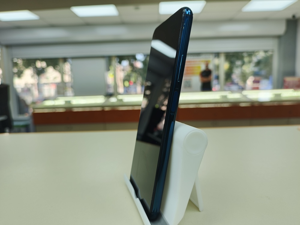 Смартфон Honor 20 8/128