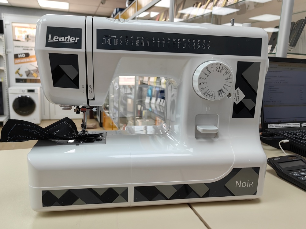 Швейная машина Leader Noir