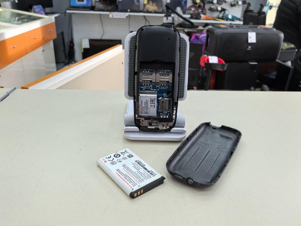 Мобильный телефон Digma A106