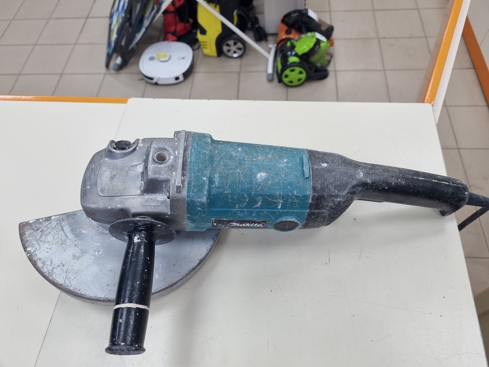 Угловая шлифмашина Makita 9069/230