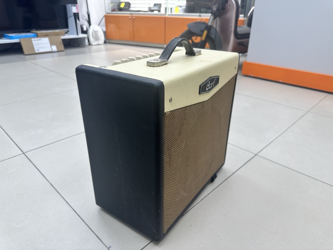 Комбоусилитель для гитар Cort CM30R