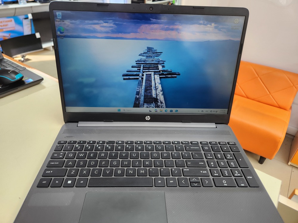 Ноутбук HP; Silver 3050U, AMD Radeon (TM) Graphics, 4 Гб, 256 Гб, Нет