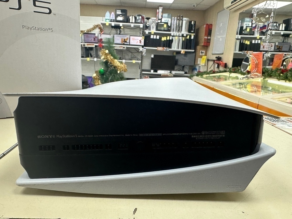 Игровая приставка PlayStation 5 825Gb (С дисководом)