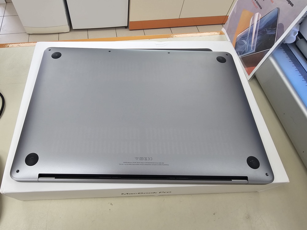 Ноутбук Apple MacBook Pro 13 2020; Apple M1, Нет, 8 Гб, 256 GB, Нет