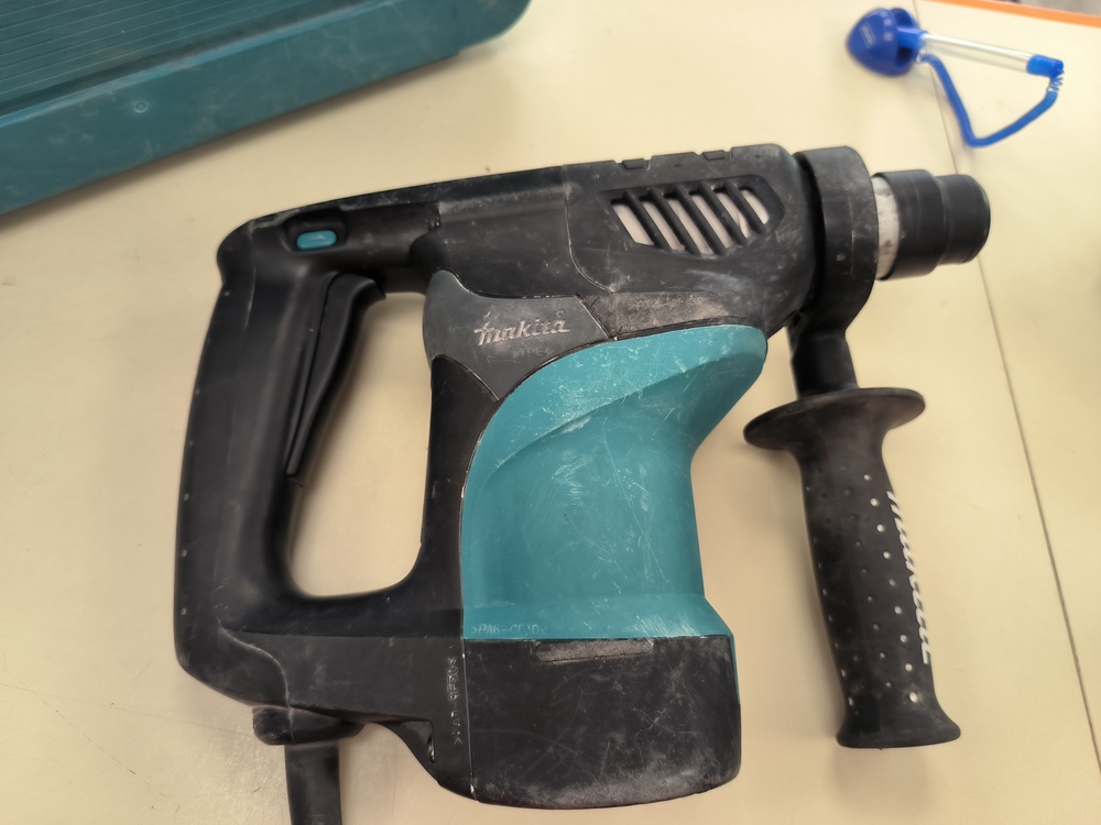Перфоратор Makita HR 2810