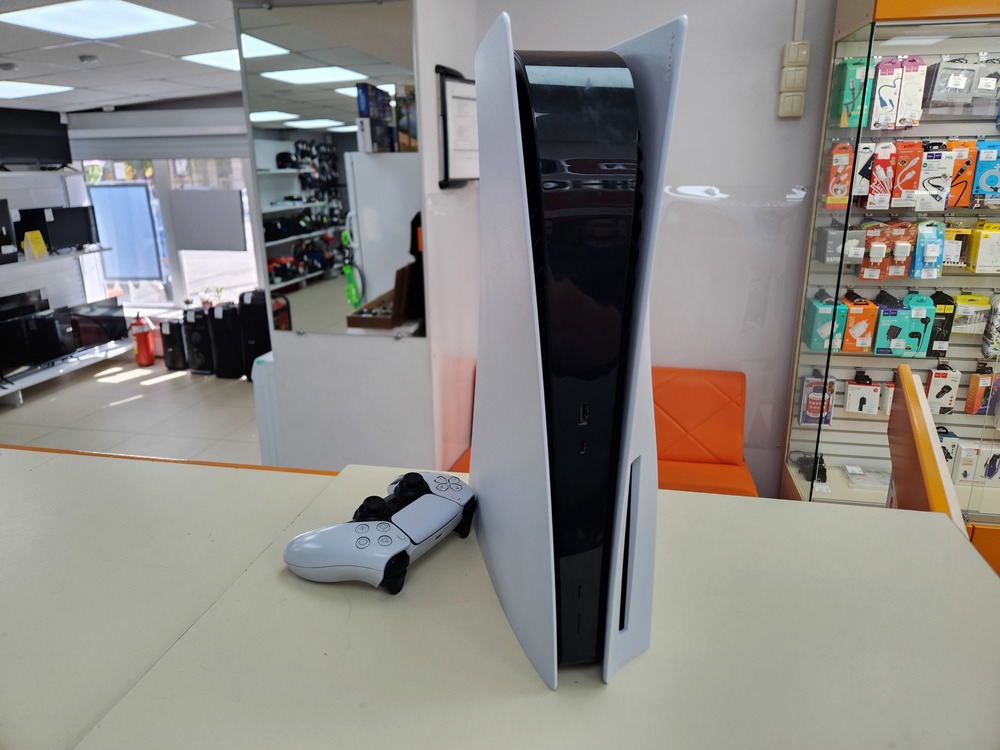 Игровая приставка PlayStation 5 825Gb (С дисководом)
