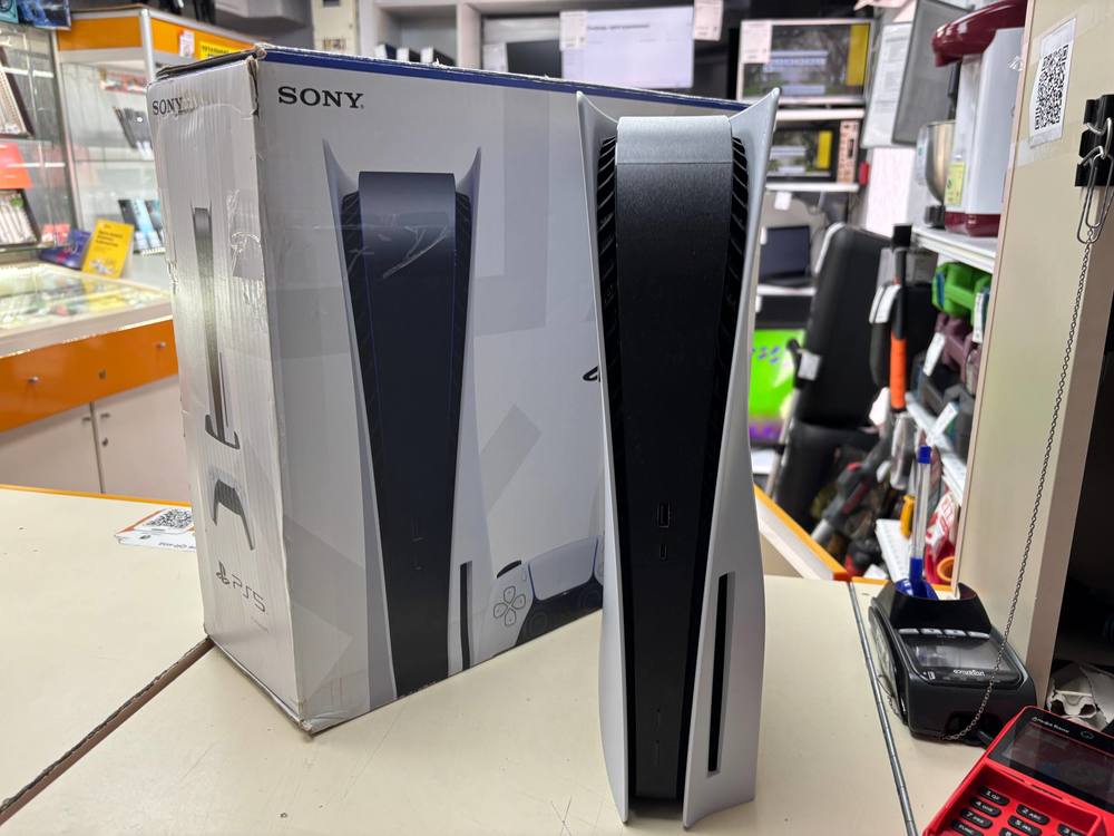 Игровая приставка PlayStation 5 825Gb (С дисководом)