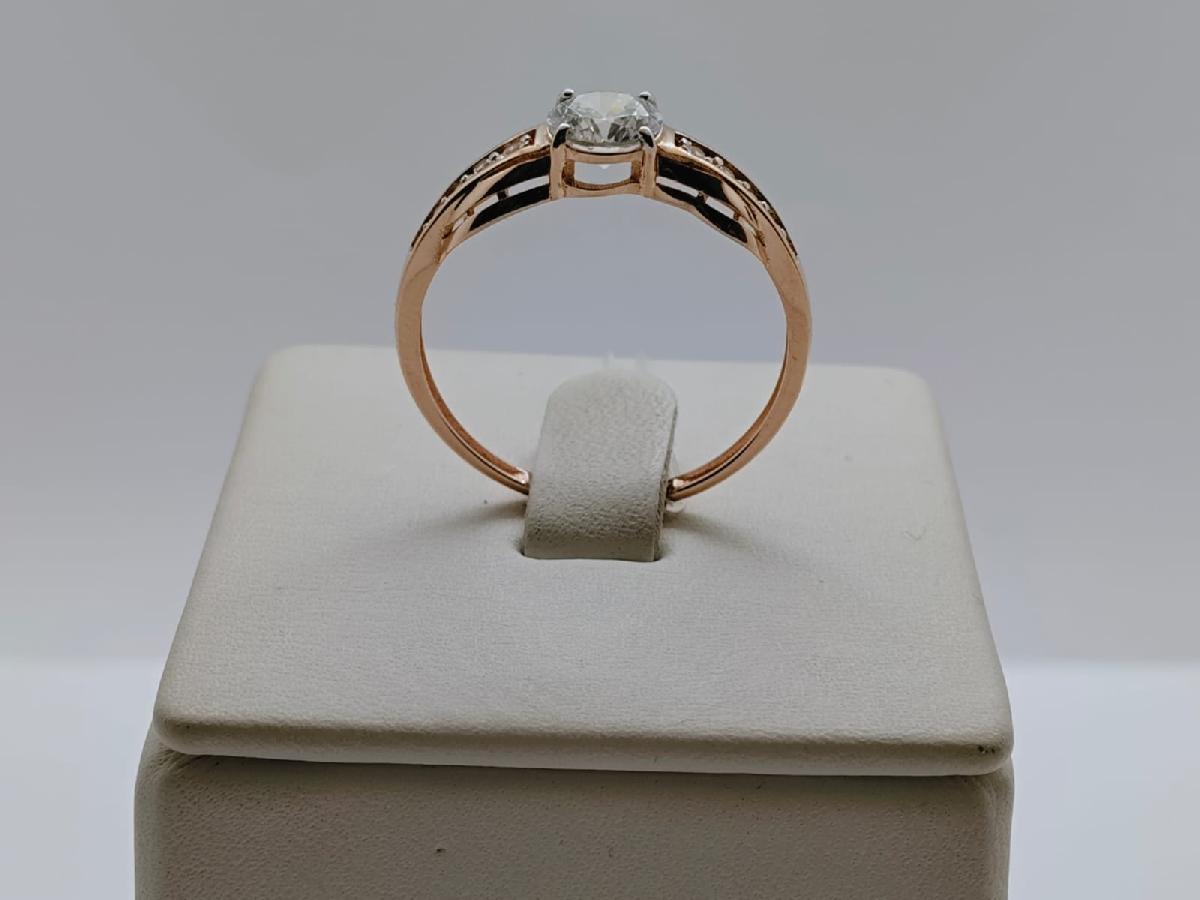 КОЛЬЦО С КАМНЯМИ (Au 585)