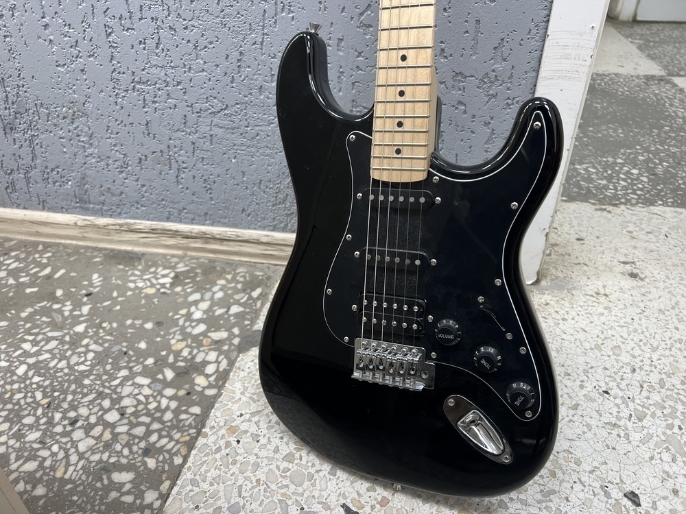 Гитара электро Rockdale ST PACK BK