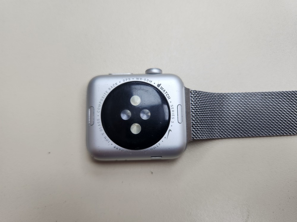 Смарт-часы Apple Watch Series 3 42 мм