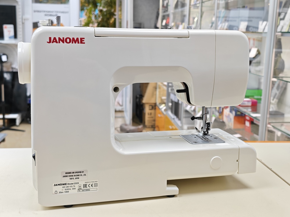 Швейная машина Janome 2323