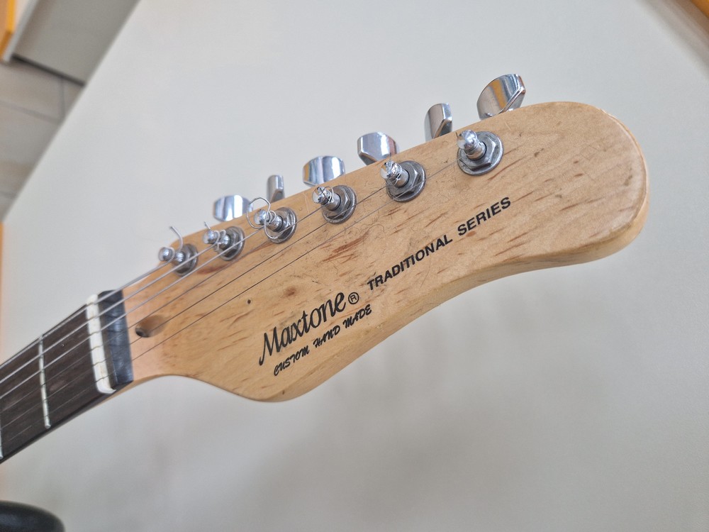 Гитара электро Maxtone traditional
