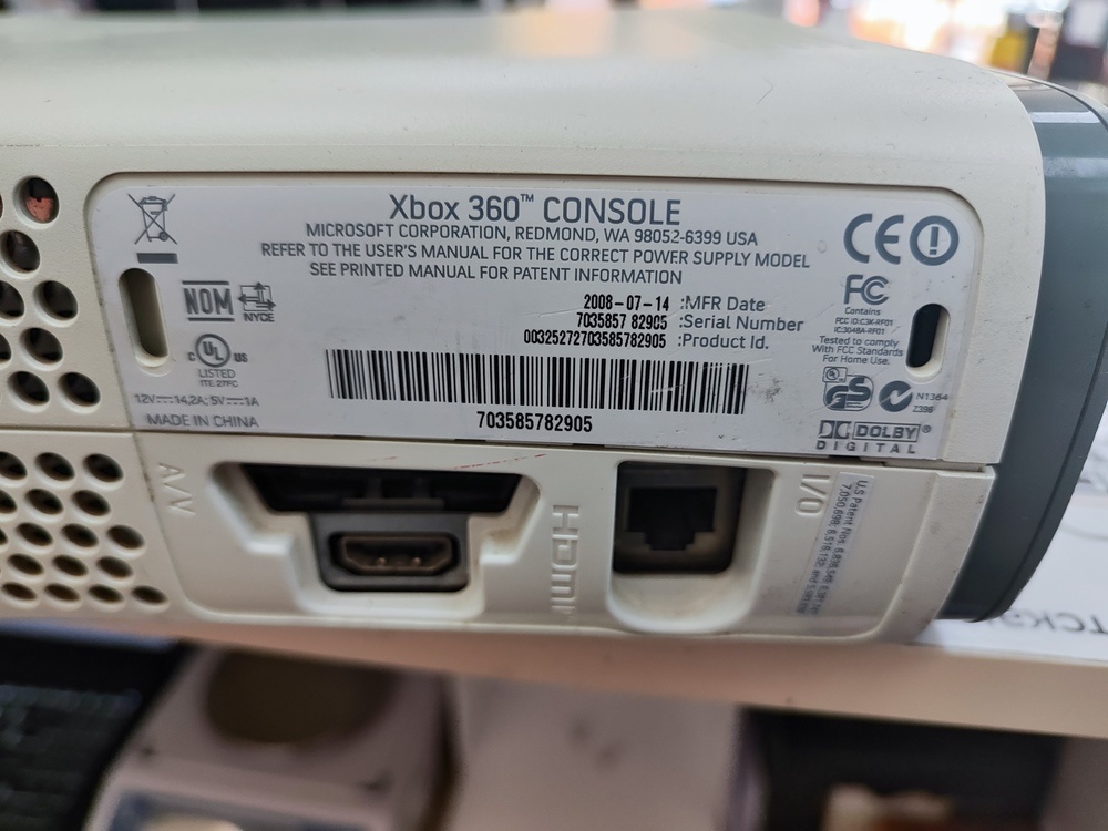 Игровая приставка Xbox 360;