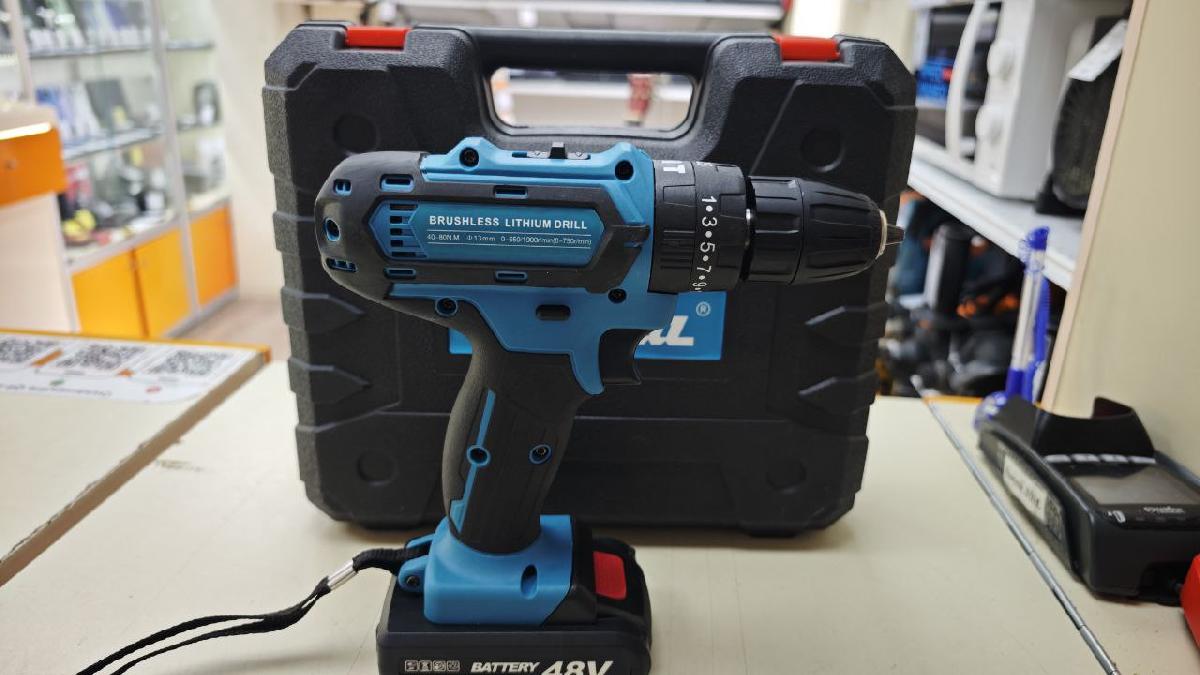 Шуруповерт Makita 123.