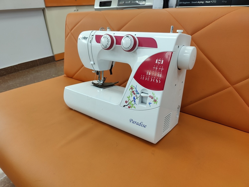Швейная машина Leader Paradise