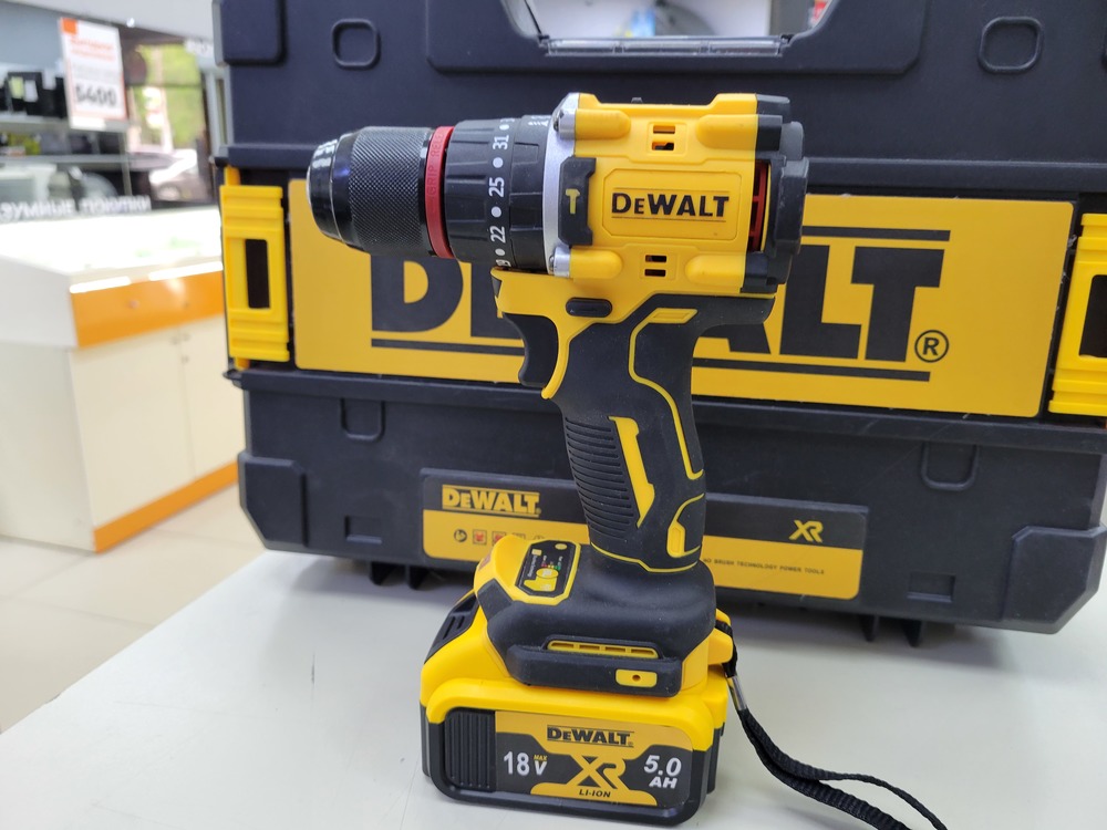 Шуруповерт Dewalt 18V XR;