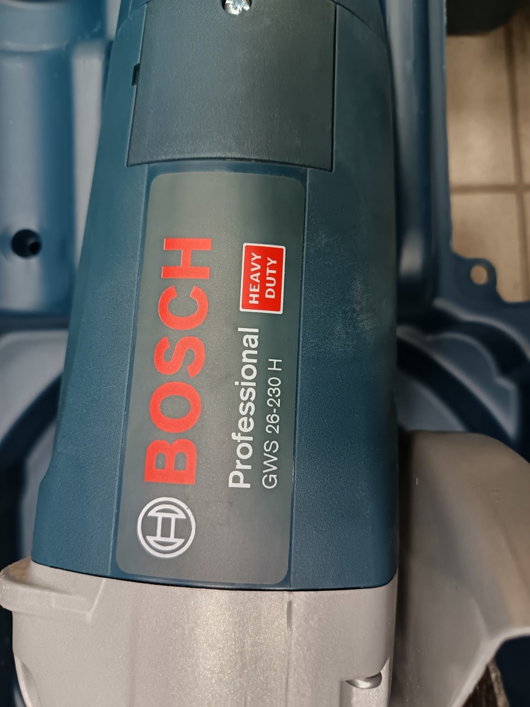 Угловая шлифмашина Bosch GWS 26-230 H