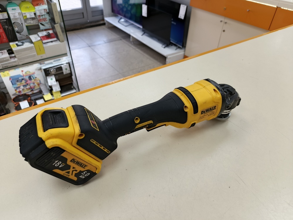 Угловая шлифмашина Dewalt 125