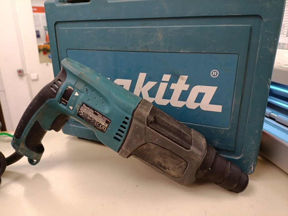 Перфоратор Makita HR 2470