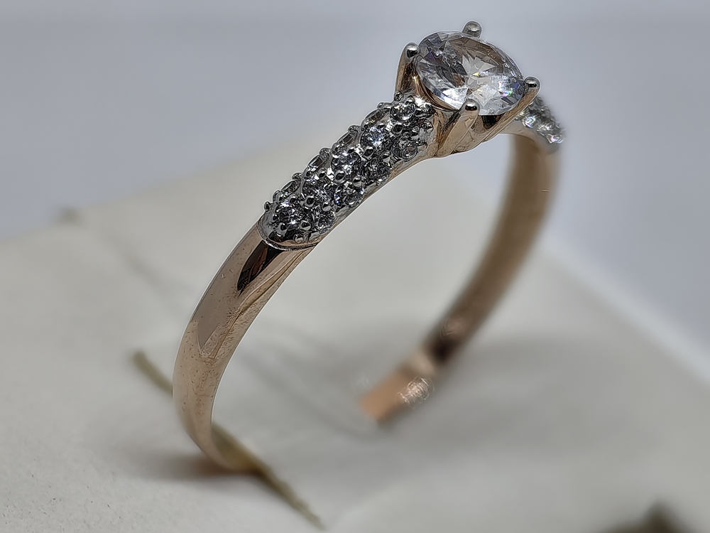 КОЛЬЦО С КАМНЯМИ (Au 585)